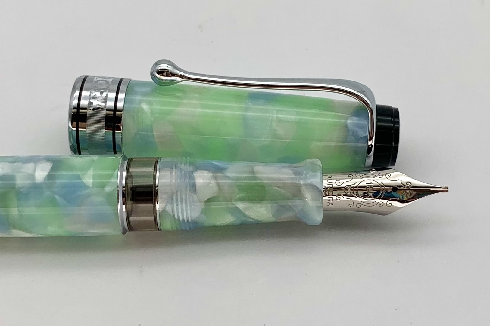 AuroraLimitedEditionOptimaCaleidoscopioLuceVerdeFountainPen_J